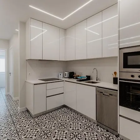 Renovated Cozy - H リスボン